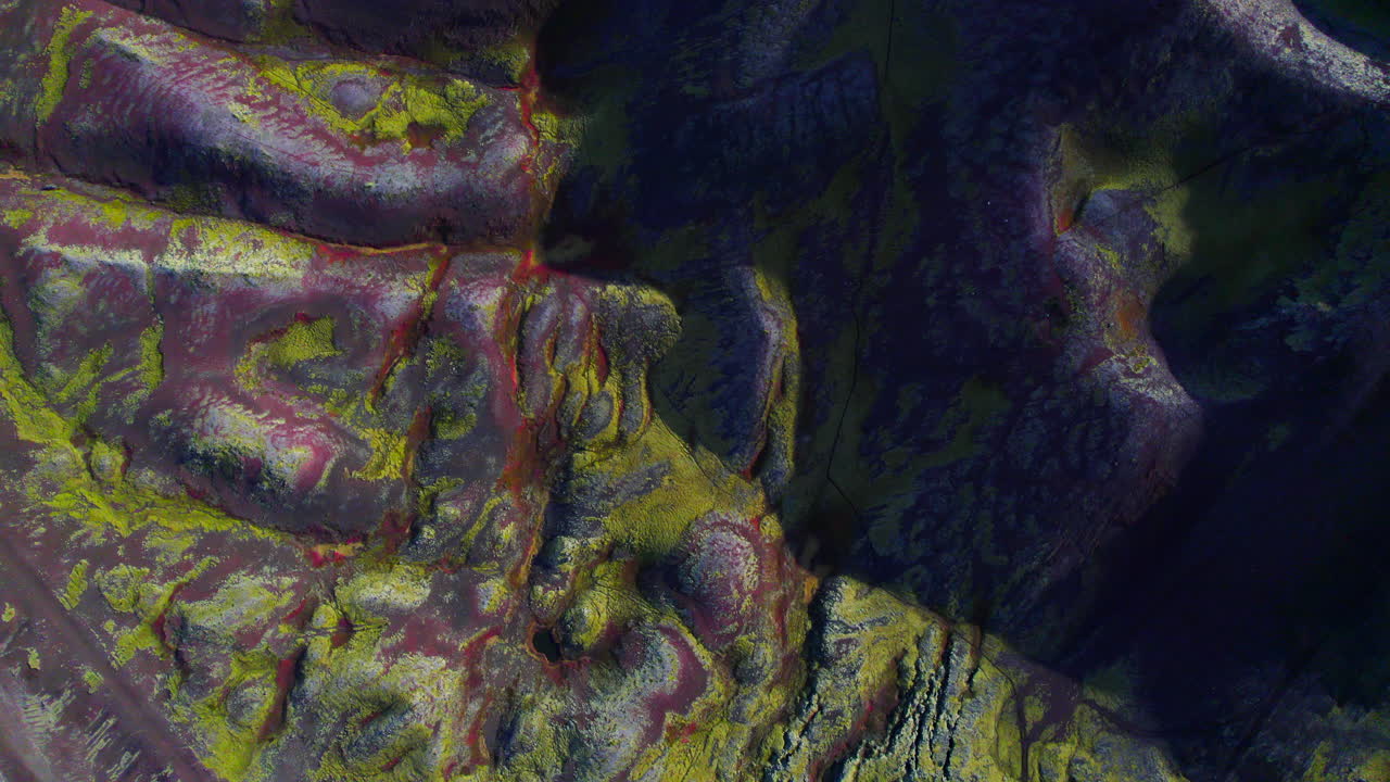 volcán extraterrestre de islandia con texturas raras