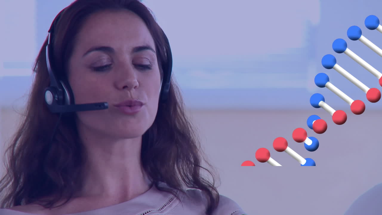 animación de una cadena de adn sobre una mujer de negocios usando auriculares de teléfono