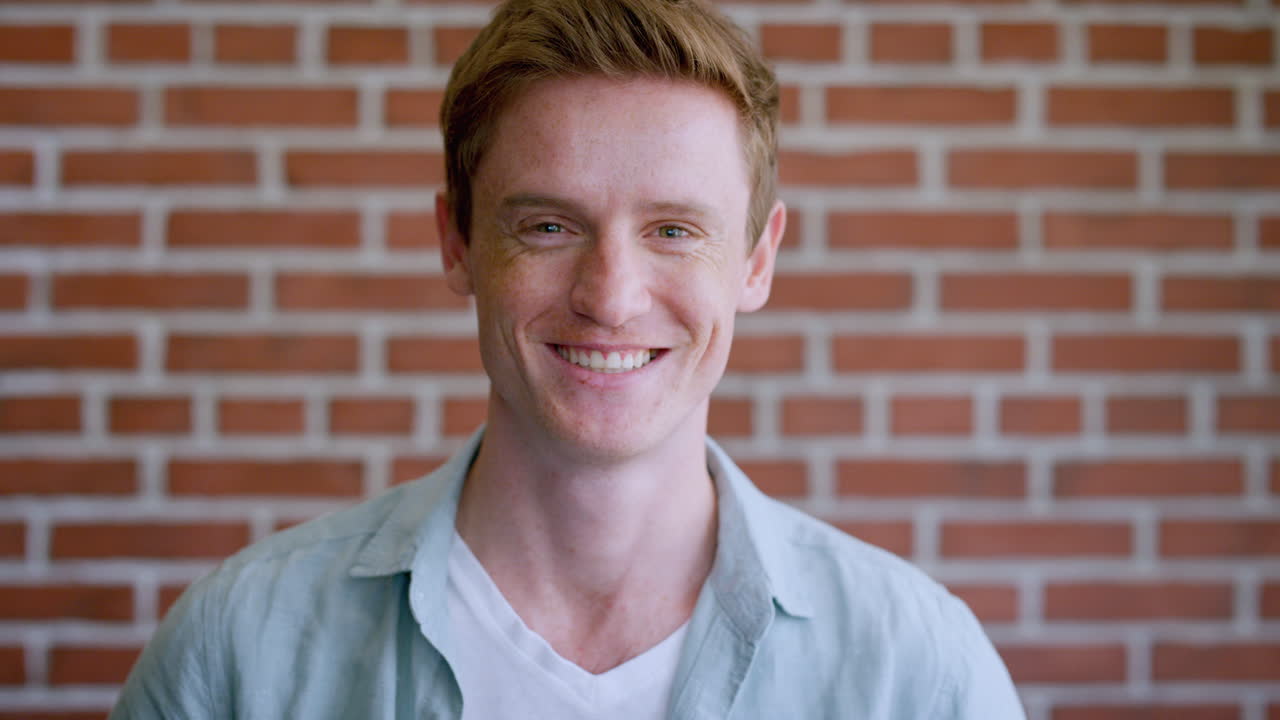 남자 학생과 함께 얼굴, 행복하고 교육