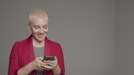 Female-model-posing-with-smartphone-during-studio-portrait-05