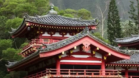 Detail-of-the-roof-of-Byodo-In-Temple,Valley-of-the-Temples-Memorial-Park-Kahaluu,-Oahu,-Hawaii