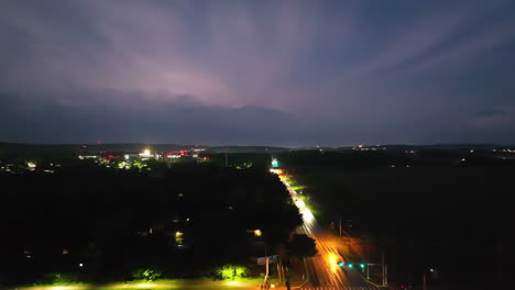 Blitzende-Abendwolken-Kündigen-Einen-Nahenden-Sturm-In-Der-Nähe-Von-Springdale,-AR-An