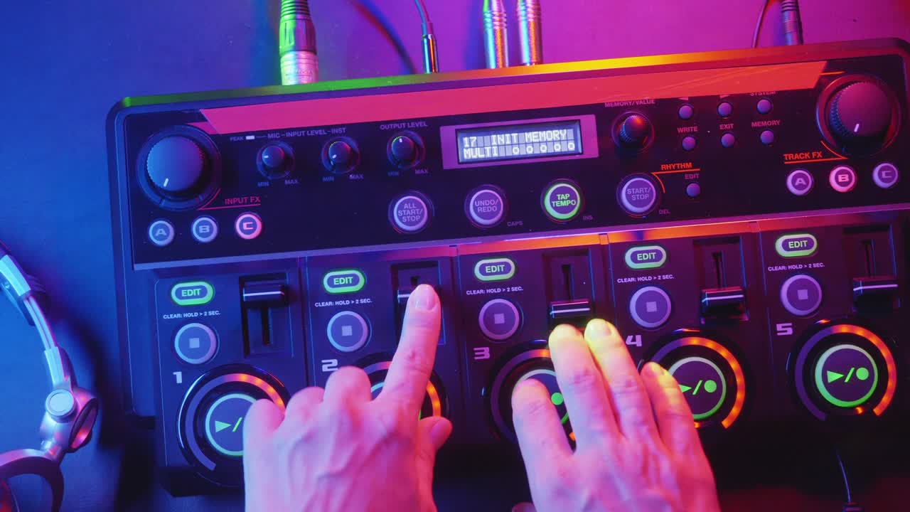 사운드 서가 사운드 전문가에 의해 사용되고 있습니다. 가까이.