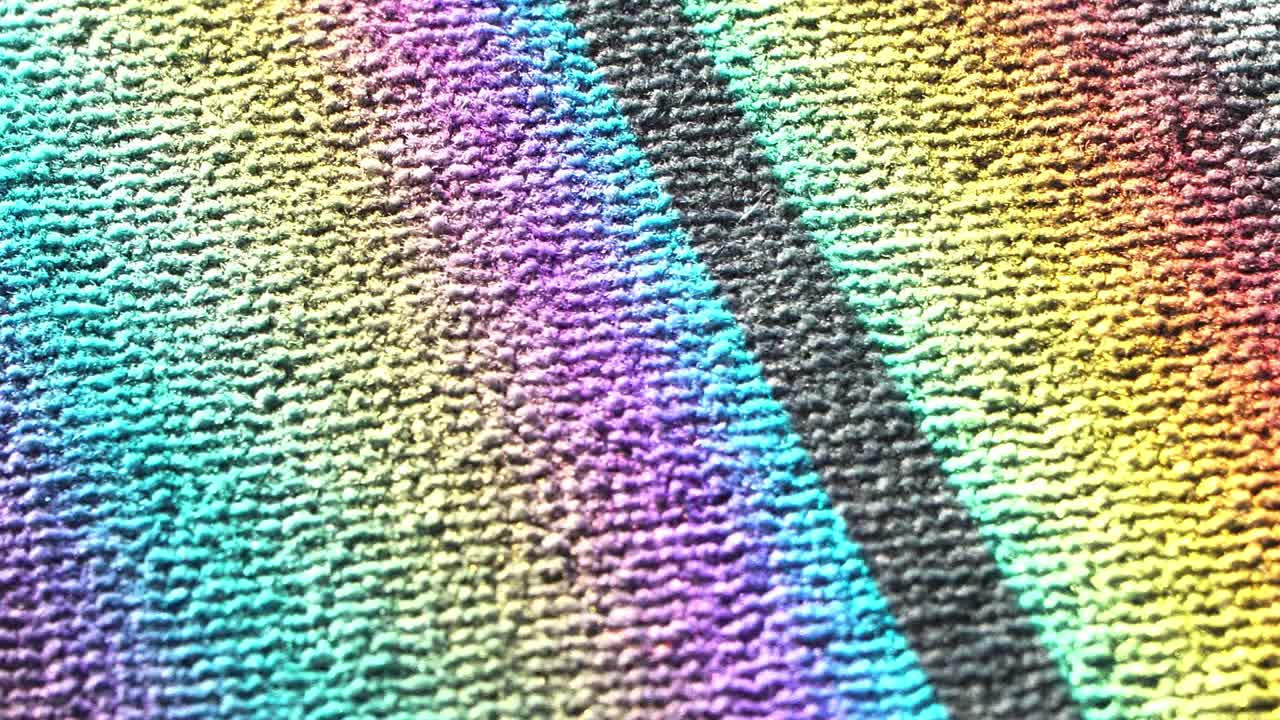 refracción de luz colorida en la alfombra, vista de primer plano