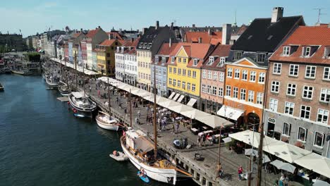 Nyhavn-Harbor-in-Summer,-Slow-Pan,-Copenhagen,-Denmark