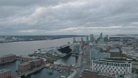 Die-Essenz-Des-Liverpooler-Designs-Einfangen:-Von-Docks-Bis-Hin-Zu-Wolkenkratzern.