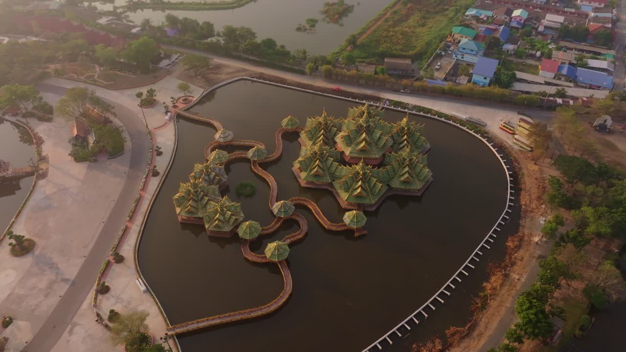 Ảnh flycam Điện Giác Ngộ bừng sáng lúc bình minh, Bangkok