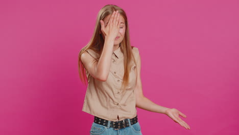 Mujer-Levantando-La-Mano-Preguntando-Cuál-Es-El-Motivo-Del-Fracaso-Anti-Trucos-Ridiculiza-La-Incredulidad-La-Irritación