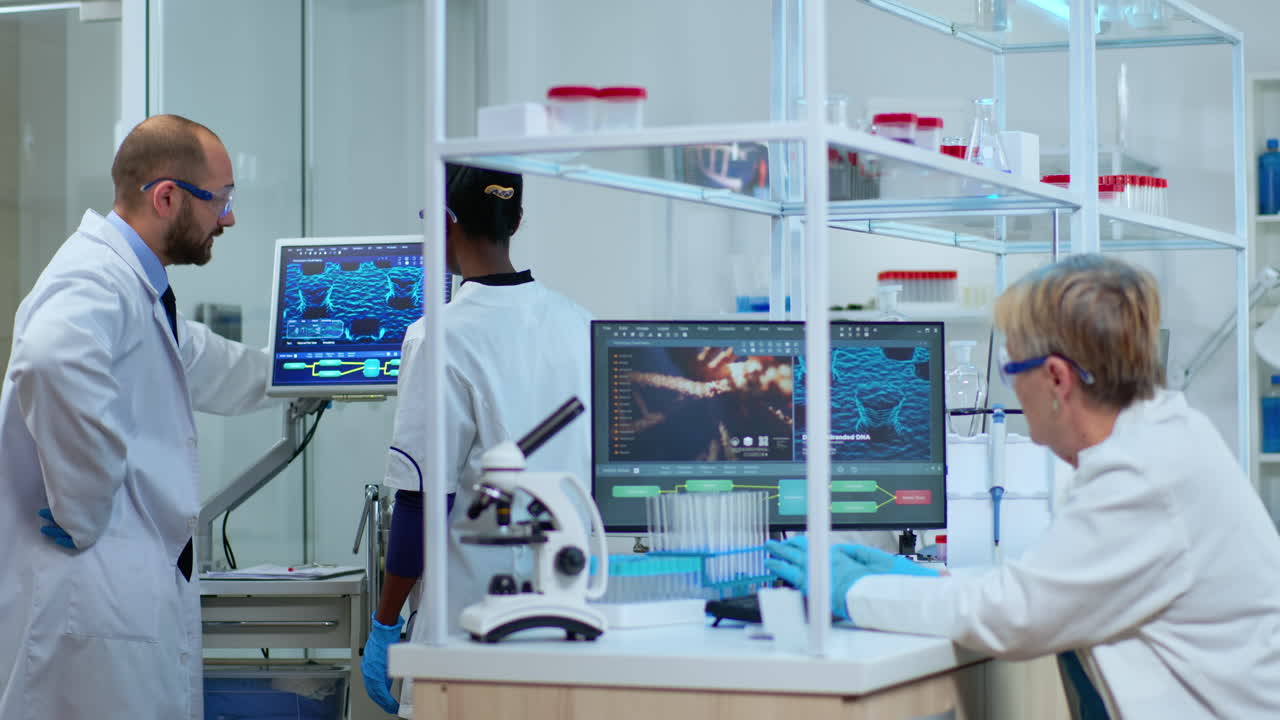 Multiethnic team working to develop a new vaccine