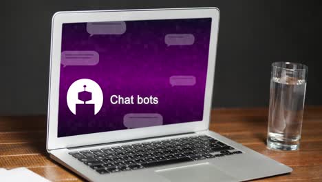 animación de un chat y procesamiento de datos a través de una computadora portátil en el escritorio