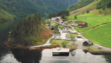 Vista-Aérea-Del-Camping-Dyrdal-Gard-En-Bakka,-Noruega