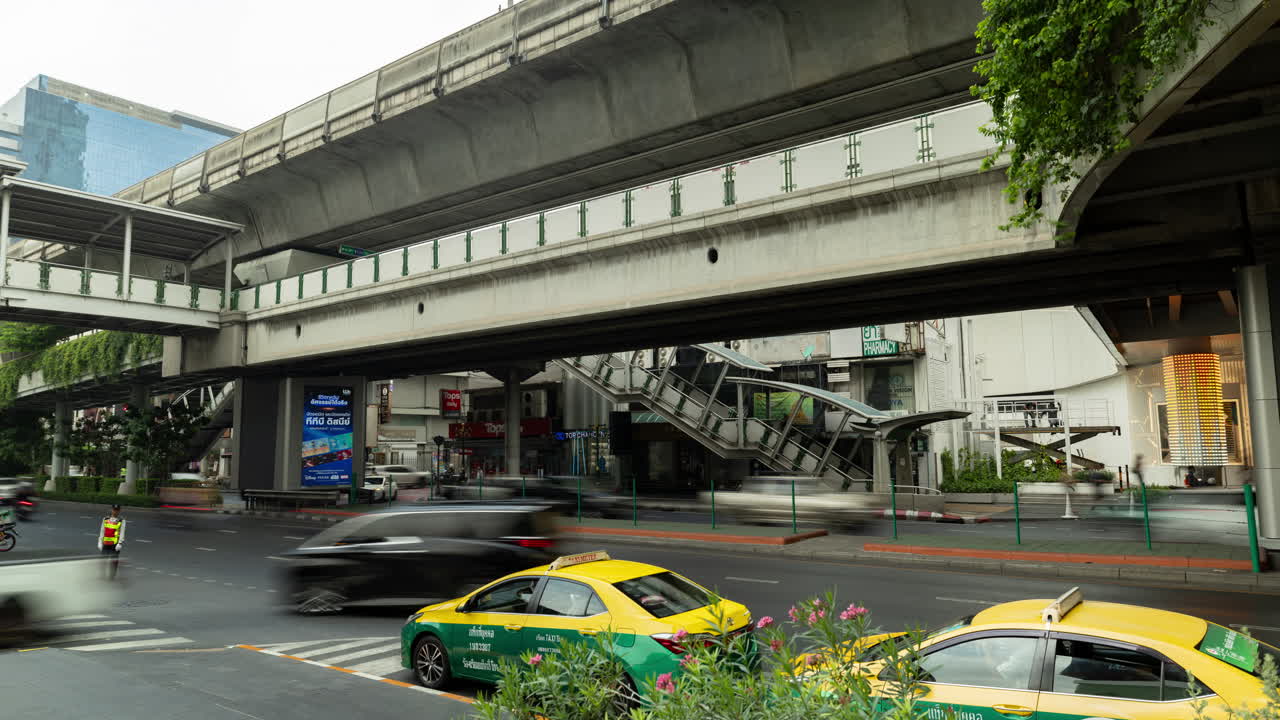 timelapse of rush hour traffic in central bangkok