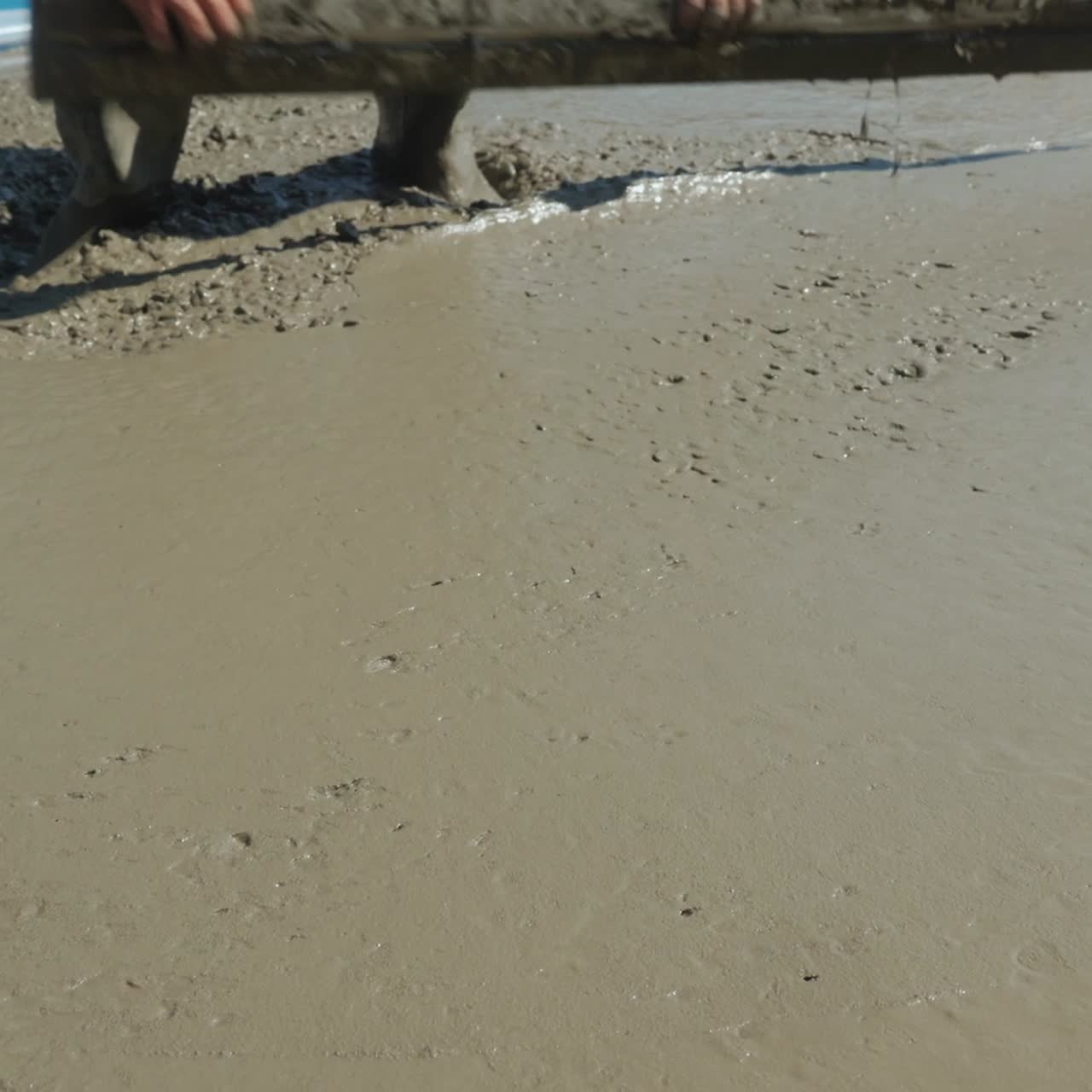 빌더는 액체 콘크리트 1 레벨