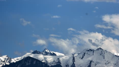 lapso de tiempo de montañas nevadas