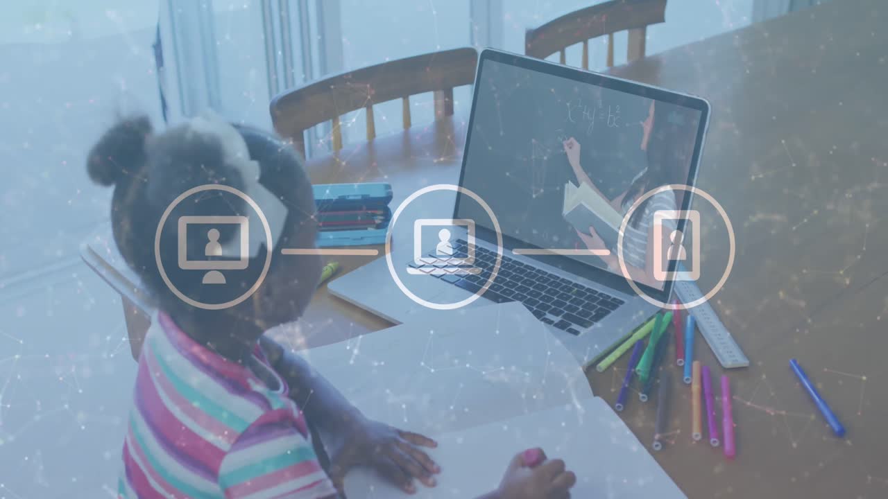 animación de la red de conexiones con iconos sobre chica afroamericana teniendo lección en línea