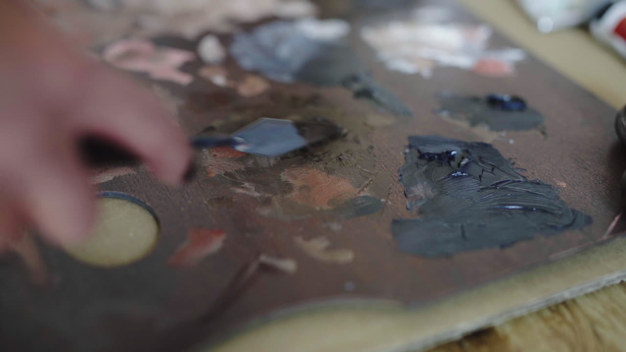 튀는 페인트 팔레트 혼합 색상 근접 촬영