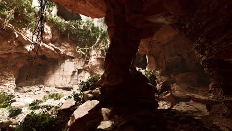 Cueva-En-Un-Volcán-Extinto-Cubierto-De-Hierba-Y-Plantas