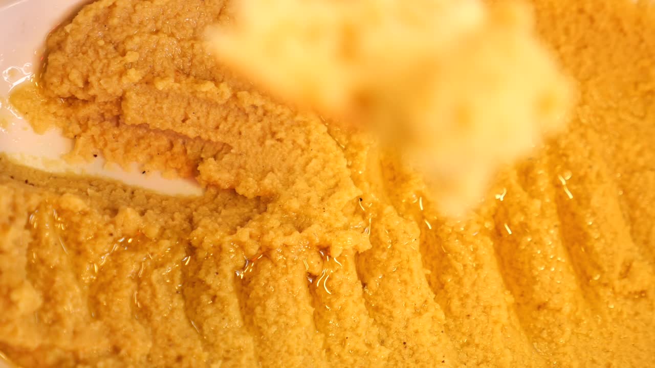 과 함께 험무스