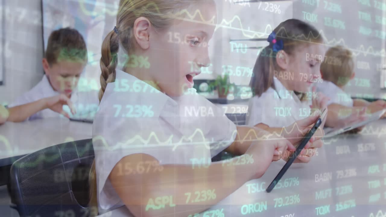 교실에서 디지털 태블릿을 사용하는 백인 학생들에 대한 거래 보드의 애니메이션