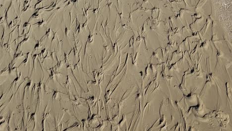 gepackter sand an einem strand in texas