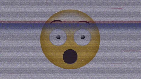 Animación-Digital-Del-Efecto-Estático-De-La-Televisión-Sobre-Un-Emoji-De-Cara-Sorprendida-Contra-Un-Fondo-Gris.