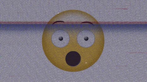 animación digital de tv efecto estático sobre emoji de cara sorprendida contra un fondo gris