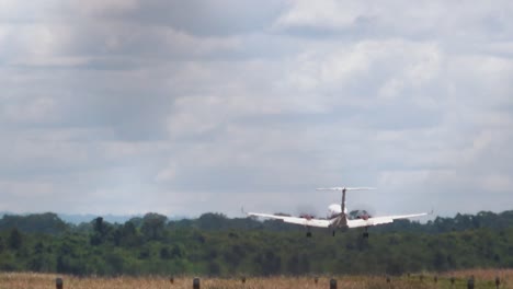 Flugzeug-Kommt-Zur-Landung