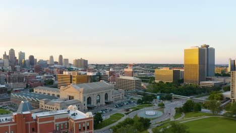 Vista-Aérea-De-Union-Station-En-El-Centro-De-La-Ciudad-De-Kansas