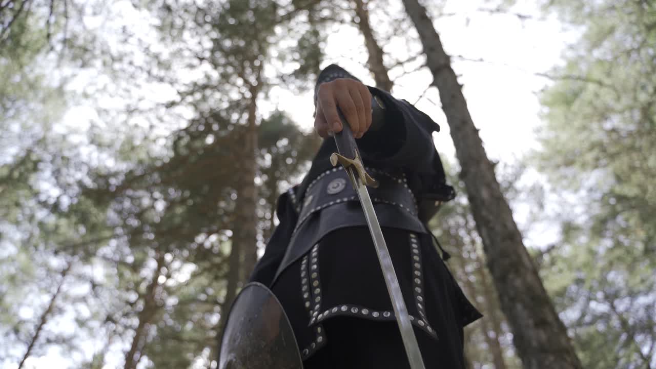 soldado medieval y espada.