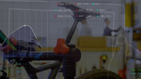 animación del procesamiento de datos financieros sobre bicicletas y diversas personas de negocios