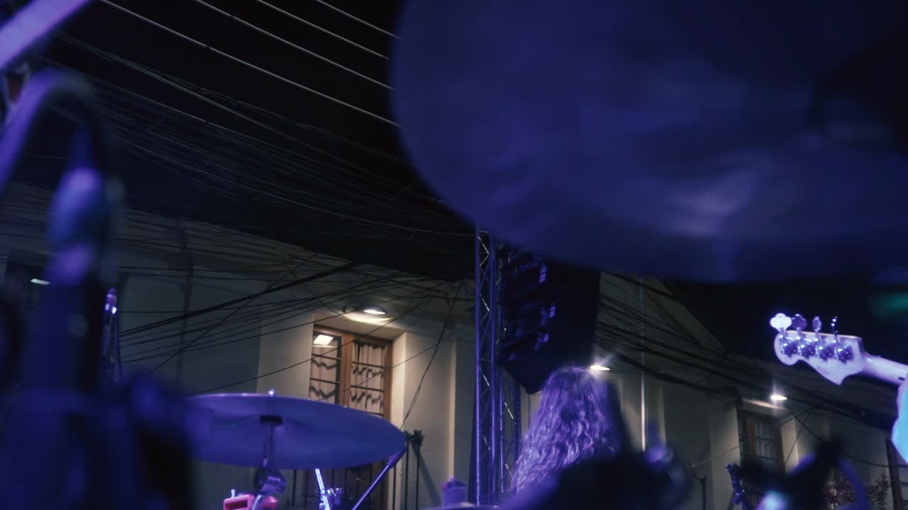 espectáculo de música en vivo por la noche