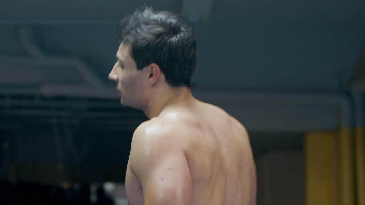 운동선수 가 카메라 를 지나가고 있다