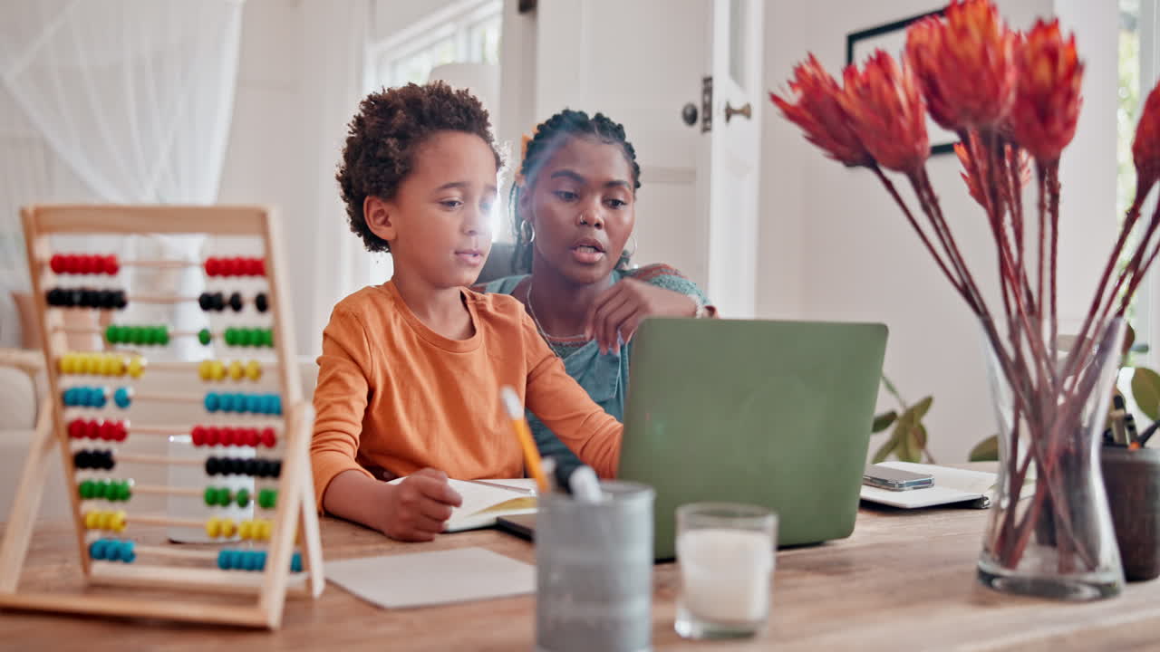 aprendizaje en línea de la madre y el niño