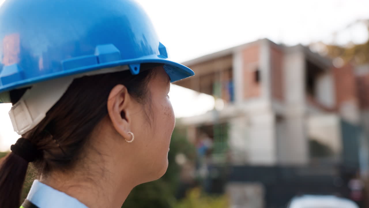 mujer de ingeniería, pensamiento y construcción