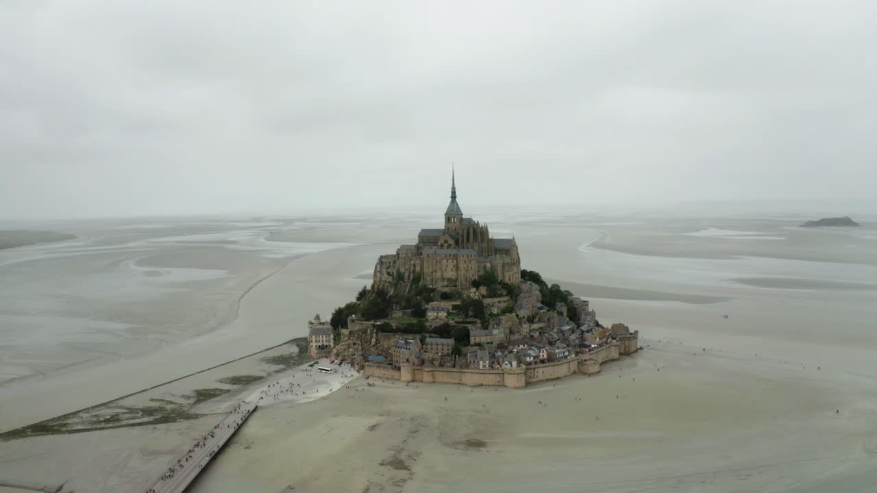 mont saint michel drone camera going forward, there are many toristo coming to see the palace