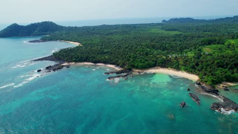 Flug-Zur-Atemberaubenden-Südküste-Von-São-Tomé-Und-Principe,-Afrika