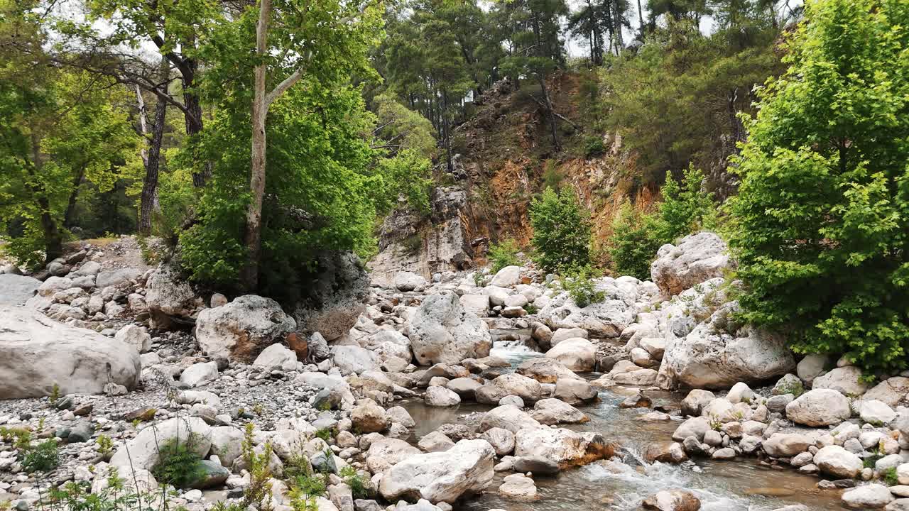 el cañón kesme boğazı ubicado en el parque nacional de beydağları