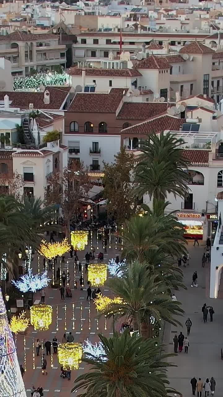 Tetti tradizionali in tegole a Nerja, vista aerea