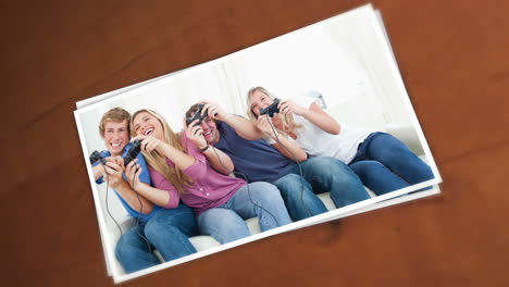 fotos de amigos divirtiéndose en la sala de estar