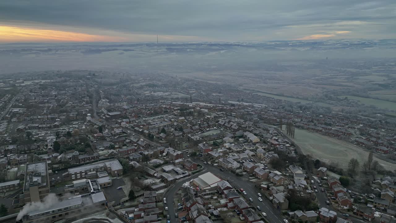 영국의 추운 겨울 장면을 촬영한 영화 같은 공중 드론 영상