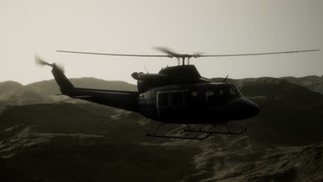helicóptero militar de los estados unidos en vietnam.