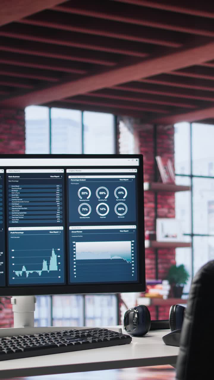 Vertical Video Monitor showcases business trends and targeted marketing development