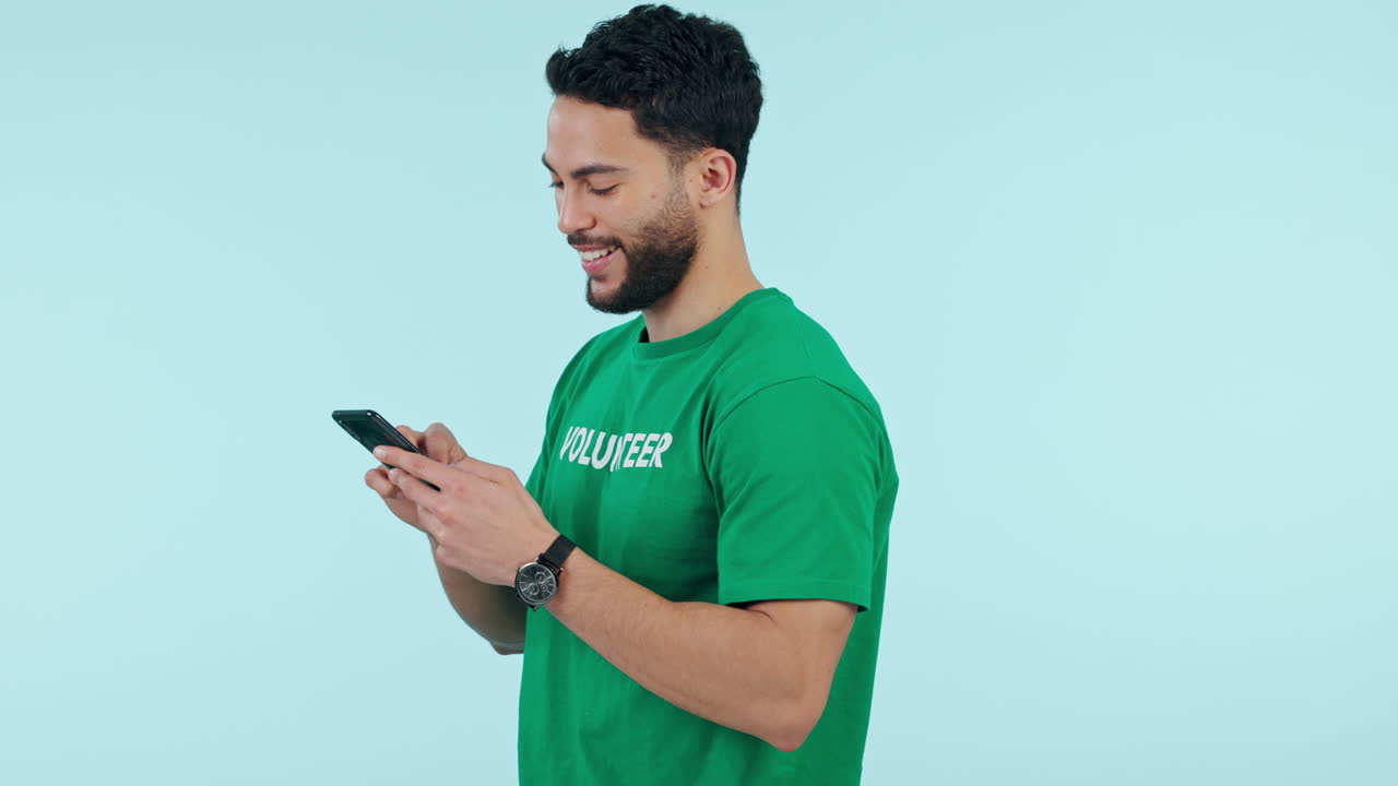 teléfono, hombre y estudio voluntario búsqueda de escritura