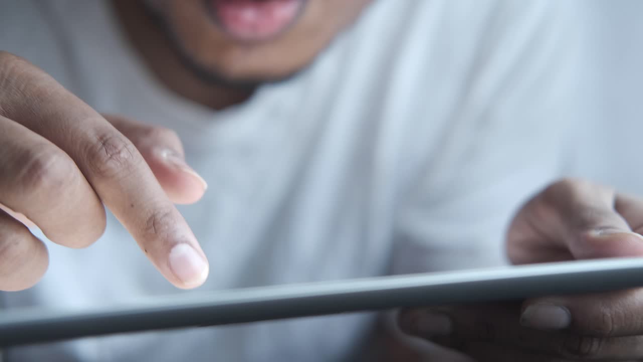 Man using a tablet computer