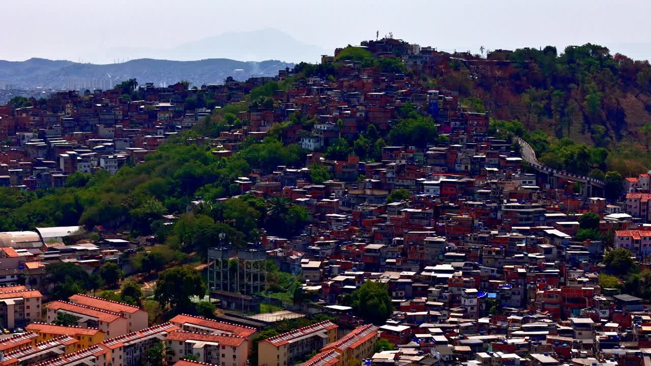 브라질리아의 빈민가, 일상적인 도전 가운데 탄력적인 생활 방식, 공중