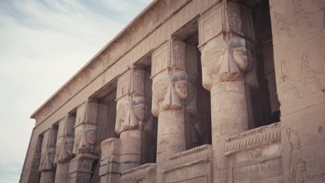 The-face-of-Queen-Hathor-on-the-columns-of-the-temple-in-Dendera,-Egypt