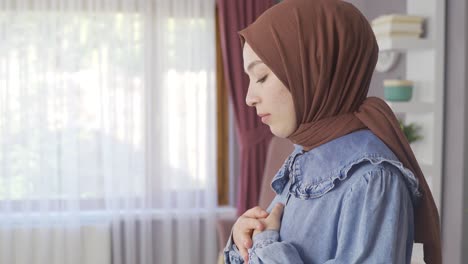 believer muslim woman praying at home.