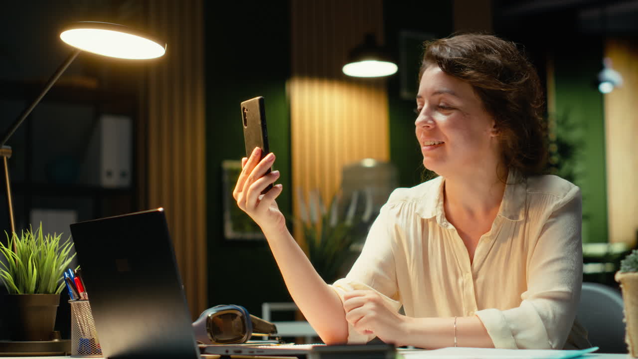 Vertical Video Businesswoman in the office engages in communication during virtual presentation