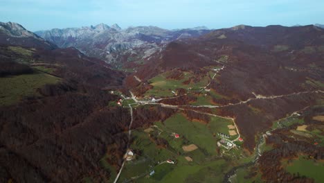 Tourist-village-of-Lepushe-in-Albania-into-valley-with-meadows-surrounded-by-forests-and-mountains-in-autumn