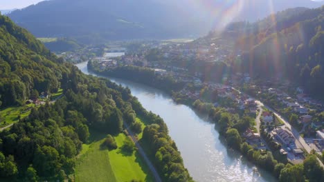 Luftaufnahme-über-Den-Fluss-Drau-In-Der-Landschaft-Von-Dravograd-In-Slowenien